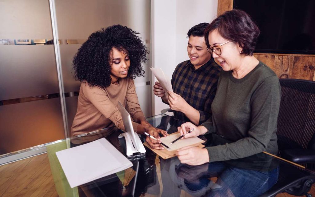 CEO´s de una PyMe escribiendo el profesiograma